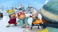 Snowsnaps' Winterspiele – Jonas ist unsicher, was er von dem Gehüpfe halten soll.