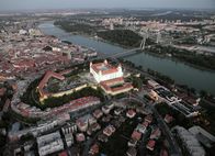 Universum: Donau - Lebensader Europas – Luftaufnahme von Bratislava.