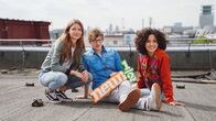 neuneinhalb – Moderatoren (v.l.): Jana Kruck, Robert Meyer und Siham El-Maimouni.