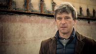 Stralsund – Dieter Wolf (Peter Schneider) verfolgt einen Plan.