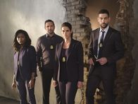 FBI: Special Crime Unit – (1. Staffel) - FBI - (v.l.n.r.) Kristen Chazal (Ebonee Noel); Jubal Valentine (Jeremy Sisto); Maggie Bell (Missy Peregrym); Omar Adom Zidan (Zeeko Zaki)