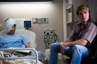 The Paperboy – Begeben sich auf eine Spurensuche, die einige schmerzliche und tödliche Blessuren hinterlässt: "Miami Times"-Journalist Ward Jansen (Matthew McConaughey, l.) und seine jüngerer Bruder Jack (Zac Efron, r.) ...