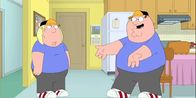 Family Guy – Nachdem sich Chris (l.) um seinen Großvater gekümmert hat, wird er zum Alleinerben des Pewterschmidt-Vermögens. Peter (r.) versucht alles, damit er auch etwas davon abbekommt ...