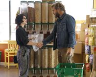 The Americans – Elizabeth Jennings (Keri Russell, l.); Benjamin Stobert (Brett Tucker, r.)