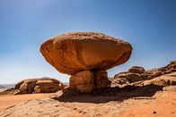 Welten-Saga – Der Mushroom Rock im jordanischen Wadi Rum.