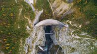 Lost Places – Der Vajont-Staudamm ist über 260 Meter hoch. Trotzdem konnte er eine Flutwelle, verursacht durch einen Erdrutsch, nicht aufhalten.