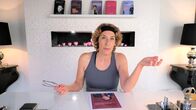 Faltenfrei – Stella Martin (Adele Neuhauser) ist Kult in der Beauty-Branche, die Produkte ihrer "Faltenfrei"-Linie sind heiß begehrt.