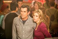 Modern Family – Ty Burrell (Phil Dunphy), Julie Bowen (Claire Dunphy).