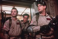 Ghostbusters - Die Geisterjäger – Dr. Peter Venkman (Bill Murray, l.), Dr. Raymond Stantz (Dan Aykroyd, r.) und Dr. Egon Spengler (Harold Ramis, M.) auf der Suche nach gespenstischen Aktivitäten.