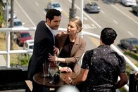 Lucifer – Lucifer (Tom Ellis, l.); Chloe (Lauren German, M.)