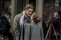 Charité – SENDER: ARD - SENDETITEL: Charité Folge 3 - UNTERTITEL: Das Licht der Welt - CAPTION: ARD CHARITE, historische Krankenhausserie mit sechs Folgen, Folge 3 "Das Licht der Welt"15 Uhr..Georg Tischendorf (Maximilian Meyer-Bretschneider, l.) hat Ida (Alicia von Rittberg, r.) seine Kamera gezeigt. Sie bestärkt ihn darin, seinen Traum zu leben..