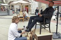 Navy CIS: L.A. – Jäger und Gejagter in nur scheinbar harmloser Situation: Deeks (Eric Christian Olsen, l.) und John Stikler (Lawrence Kao, r.) ...