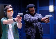 Ghosted – Max Jennifer (Adam Scott, l.); Leroy Wright (Craig Robinson, r.)