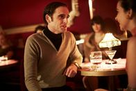 Der junge Inspektor Morse – DS Peter Jakes (Jack Laskey) genießt seinen Feierabend.