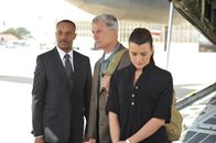 Navy CIS – Der Fall bereitet ihnen Kopfzerbrechen: Leon Vance (Rocky Carroll, M.), Gibbs (Mark Harmon, M.) und Ziva (Cote de Pablo, r.) ...
