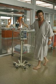 Dr. House – Denkt gar nicht daran, in seinem Bett liegenzubleiben: Dr. Gregory House (Hugh Laurie)
