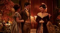Sanditon – L-R: Charlotte Heywood (Rose Williams), Ralph Starling (Cai Brigden) und Lady Susan (Sophie Winkleman)