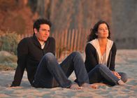 How I Met Your Mother – Emotionale Momente entstehen bei Ted (Josh Radnor, l.) und Robin (Cobie Smulders, r.), als sie sich über ihre vergangenen Beziehungen unterhalten ...