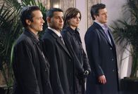 Castle – Verfolgen eine heiße Spur: (v.r.n.l.) Castle (Nathan Fillion), Bakett (Stana Katic), Javier Esposito (Jon Huertas), Kevin Ryan (Seamus Dever)...