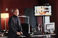 Castle – Der Produzent der Realityshow "The Wives of Wall Street", Peter Monroe (Patrick Fabian), scheint ein ziemlich abgebrühter Typ zu sein.