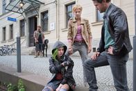 Akte Ex – Lukas Hundt (Oliver Franck, r.) und Kristina Katzer (Isabell Gerschke, M.) knöpfen sich Lila (Lilian Engelhardt, l.) vor.