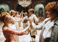 Froschkönig – Der Froschkönig Auf dem Ball: Sidonie von Krosigk als Prinzessin Sophie (2.v.l.)