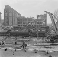 Die schwersten Unglücke der DDR – Oft war die marode DDR-Wirtschaft Grund für ein Unglück. So im Februar 1979, als explosive Dämpfe einer heruntergekommenen Chemie-Anlage im Ölwerk Riesa zur Explosion führten. 11 Tote und 51 teilweise schwer Verletzte waren die Folge.