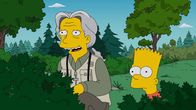 Die Simpsons – Hat eine echte Marktlücke, alte Frauen wie Phoebe (l.) gegen Geld beschäftigen, entdeckt: Bart (r.) ...