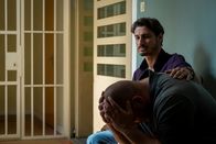 Blutige Anfänger – Kein einfacher Fall für Lorenzo Battiato (Salvatore Greco, l.): Sein früheres Box-Idol Marcel John (Urs Rechn, r.) steht unter Mordverdacht.