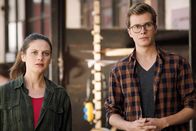 Watzmann ermittelt – Lara Wölk (Nina Steils, l.) und Korbinian Aschauer (Lucas Bauer, l.) machen eine interessante Beobachtung.
