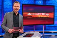 Meister des Alltags – Moderator Florian Weber freut sich auf gewitzte Kandidaten, kniffelige Fragen und überraschende Antworten beim Wissensquiz "Meister des Alltags".