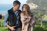 Mit Liebe umgarnt – l-r: Samuel King (Simon Arblaster), Sophie (Anna Hutchison)
