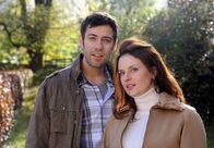Sturm der Liebe – ARD STURM DER LIEBE FOLGE 1211 Uhr im ERSTEN. Jacob (Andreas Thiele, l.) setzt sich vergeblich bei Chandana (Angela Ascher, r.) für Rosalie ein.