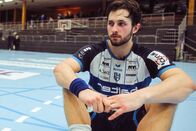 Impact – Impact Plötzlich verletzt im Spitzensport – Wie weiter nach der Profikarriere? Der Handballprofi Moritz Oertli kämpft seit zwei Jahren immer wieder mit starken Schmerzen in der Hüfte. Bedeutet dies das Karriereaus? Copyright: SRF