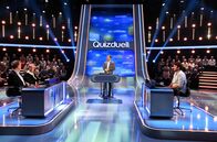 Quizduell – Moderator Jörg Pilawa (M.) mit den Kandidaten des Teams „Hof und Heute“: Christian Sievers (l.), Fernsehjournalist und Fürstin Gloria von Thurn und Taxis (2.v.l.), Unternehmerin - sowie dem Teamkapitän Team "Deutschland", Moritz Ulrich (r.), Assistenzarzt aus München.