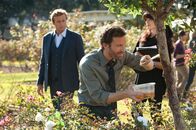 The Mentalist – Patrick (Simon Baker, l.) muss den Mord an einer Biologiedoktorandin aufklären. Die Ermittlungen führen ihn an die Uni, doch wird der dort, unter Dr. Sonia Kidd (Zuleikha Robinson, r.) und Paul Friedman (Rob Benedict, M.), den Mörder finden?; Patrick (Simon Baker, l.) muss den Mord an einer Biologiedoktorandin aufklären. Die Ermittlungen führen ihn an die Uni, doch wird der dort, unter Dr. Sonia Kidd (Zuleikha Robinson, r.) und Paul Friedman (Rob Benedict, M.), den Mörder finden?