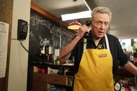 The Outlaws – Frank (Christopher Walken) heckt für seine Freunde einen Plan aus.
