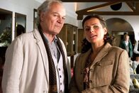 Familie inklusive – Verena (Katja Keller) versucht, bei Peter (Michael König) Misstrauen gegen Katharina zu wecken.