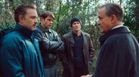 Das Gold – v.l.n.r. John Fordham (Hadley Fraser), Neil Murphy (Chris Coghill), Terry (Brett Allen) und Brian Boyce (Hugh Bonneville)