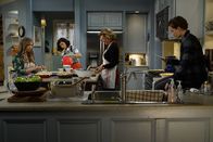 Last Man Standing – (v.l.n.r.) Kristin Baxter (Amanda Fuller); Mandy Baxter (Molly Ephraim); Vanessa Baxter (Nancy Travis); Eve Baxter (Kaitlyn Dever)