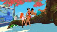 Zoom - Der weiße Delfin – Timeti, Auru, Marina und Koala Raoul haben es sich unter einem Baum gemütlich gemacht. Sie ahnen noch nicht, dass ihre Idylle bald gestört werden wird. Ein Gift bedroht alle Lebewesen in der Bucht vor Maotou.