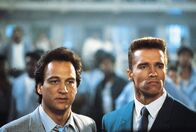 Red Heat – L-R: Art Ridzic (James Belushi) und Ivan Danko (Arnold Schwarzenegger)