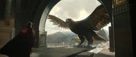 Der Herr der Ringe: Die Ringe der Macht – Nach der gescheiterten Krönungszeremonie in Númenor erscheint ein riesiger Adler. Die Anhänger von Kanzler Ar-Pharazôn (Trystan Gravelle) deuten dies als Zeichen, dass er künftig regieren soll.