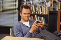 Community – Jeff (Joel McHale) versteht die Welt nicht mehr. Seine Freunde scheinen an diesem Freitag völlig verrückt zu spielen ...