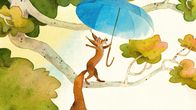 Rudis Rabenteuer – Frau Eichhorn freut sich. Der Wind hat ihr einen kleinen blauen Schirm auf den Baum geweht. Sie hält ihn für ein Wolkenspringding.