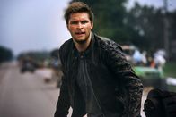 Transformers: Ära des Untergangs – Shane Dyson (Jack Reynor) staunt nicht schlecht, als er herausfindet, dass seine neue Freundin Tessa in Kontakt mit Optimus Prime, dem Anführer der vor vielen Jahren auf der Erde gelandeten Transformers, steht. Bald müssen sie alle jedoch vor der Rache der feindlichen Decepticons fliehen ...