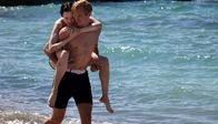 W. E. - Die Romanze des Jahrhunderts – Verliebt und glücklich: Wallis Simpson (Andrea Riseborough) und König Edward VIII. (James D’Arcy).