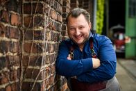 besseresser - Sebastian Lege deckt auf – Sebastian Lege nimmt erneut die Tricks der Lebensmittelindustrie in den Blick und informiert über haltbare Sandwiches, gestrecktes Döner-Fleisch und mehr.