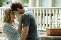 Forever my Girl – Josie (Jessica Rothe, l.); Liam (Alex Roe, r.)