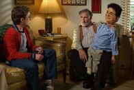 The Goldbergs – Adam Goldberg (Sean Giambrone, l.); Ben "Pop-Pop" Goldberg (Judd Hirsch, r.)